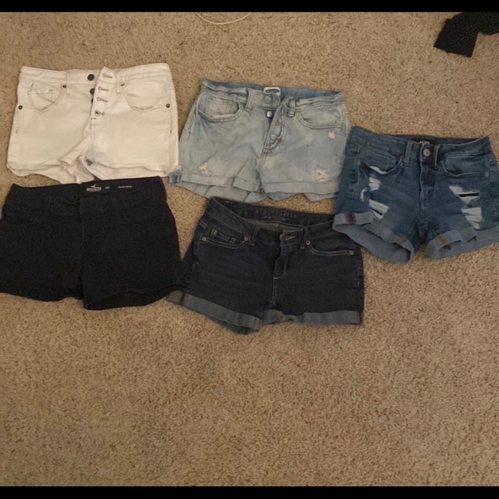 5 pairs of shorts sizes 0 and 3 in women’s